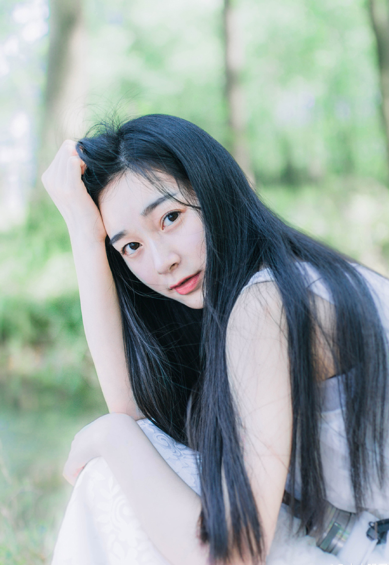 命令很快被贯彻，一个方阵的西域胡兵直接兴奋的冲进了刘备军营，紧跟着，在庞德有些不满的目光中，半个军营就被这帮西域战士雁过拔毛的给拆毁了，最大的收获，恐怕就是那十几头羊了。